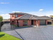Size, Style & Supreme Comfort in Central Devonport