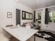 Skinner Street, London EC1R 1 bed flat to rent, £2,850...
