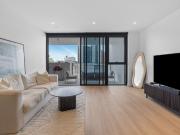 Sky High Luxury: 2025 Built Apartment with Rooftop...