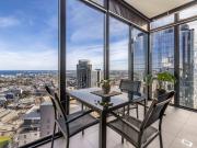 Sky High Luxury: Stunning Top Floor Apartment with...