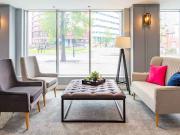 Skyline Ensuite E Has an Apartment