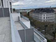 SKYLINEBLICK DACHGESCHOSSWOHNUNG MIT TERRASSE UND LOGGIA...