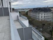 SKYLINEBLICK DACHGESCHOSSWOHNUNG MIT TERRASSE UND LOGGIA...