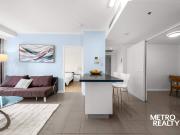 Sleek CBD Apartment with Study & Iconic Cityscape Outlook