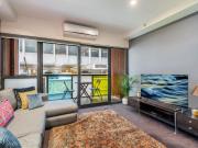 Sleek & Central 2 Bed Apartment in Melbourne SHORT TERM...
