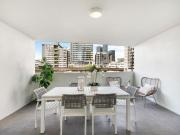 SLEEK CHIC INNER HAVEN WITH CITY OUTLOOK & OVERSIZED BALCONY