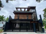 SLEEK CONTEMPORARY THREE LEVEL RESIDENCE