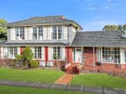 Sleek, Stylish & Spacious Family Living in Premier...