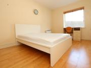 Smart double bedroom not far from the King's College...