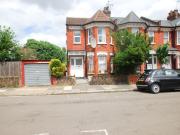 Smart one bedroom flat in a period conversion NW10