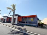 SMARTLY PRESENTED OFFICE SPACE, WITH INTERNAL OFFICES...