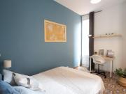 Snug double bedroom in Barri Gotic