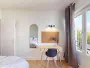Snug double bedroom very close to Bordeaux University...