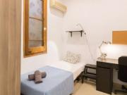 Snug single bedroom near Hostafrancs metro station