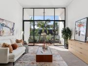 SOARING CEILINGS, SUN DRENCHED INTERIORS & INNER CITY...