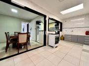 Sobrado 3 quartos com suíte em condomínio Xaxim