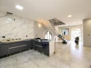 Sobrado à venda, 212 m² por R$ 1.600.000,00 Umbará...