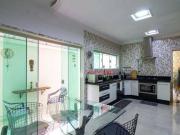 Sobrado com 3 dormitórios à venda, 257 m² por R$...