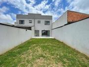 SOBRADO À VENDA. 3 QUARTOS, SENDO 1 SUÍTE E 3 VAGA