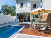 Sobrado á venda | 411m² | 4 suítes | 10 vagas | Piscina...