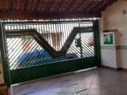 Sobrado à Venda com 194m², 4 Quartos, 1 Suíte, 3...