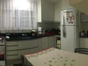 Sobrado à venda com 3 dormitórios e 1 suíte na região do...