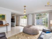 Sobrado à venda com 3 quartos, 166 m² por R$ 699.000 Ahú...