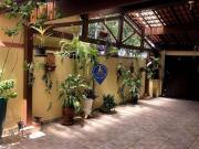 Sobrado á venda com 4 dormitórios sendo 2 suítes,...