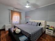 Sobrado à Venda com 4 dormitórios sendo 3 suítes, 2...