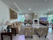 Sobrado à venda com 5 suítes e 6 vagas no condomínio... Sobrado à venda com 5 suítes e 6 vagas no condomínio...