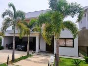 Sobrado a venda em condomínio central, três suítes, dois...