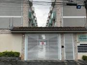 Sobrado á venda em condomínio fechado