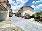 Sobrado á venda em condomínio fechado com 150m², 3...