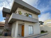 Sobrado à Venda em condomínio fechado com 3 suítes...