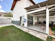 Sobrado à venda em condomínio tranquilo e seguro