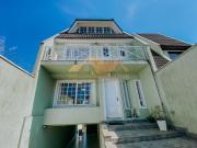 Sobrado à venda em Curitiba PR, bairro Xaxim. 4 qu