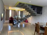 Sobrado à venda em Taubaté, Piracangaguá, com 3 suítes,...