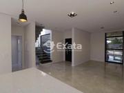 Sobrado a venda na zona industrial com 3 quartos todos...