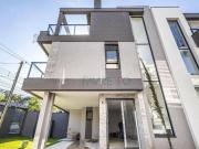 Sobrado a venda no Bairro Campo Comprido