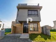 Sobrado à venda no bairro Santa Cândida