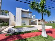 Sobrado a venda no condomínio fechado Flora Rica em...