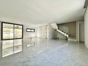 Sobrado à Venda no Xaxim: 3 Dormitórios e 4 vagas