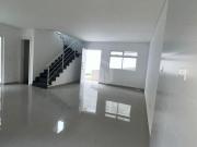 Sobrado à venda Triplex 120m R 699.000,00 Xaxim, CURITIBA PR
