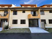 SOBRADO ACONCHEGANTE EM CONDOMINIO FECHADO COM 05 QUARTOS