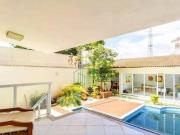 Sobrado Alto Padrão com Piscina à Venda, 384m², 03...