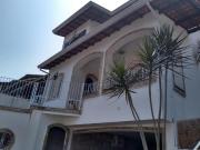 Sobrado alto padrão no Jardim Itacolomy em Ribeirão Pires