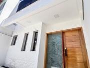 Sobrado Alto Padrão Novo 3 Suítes com Piscina Pertinho...