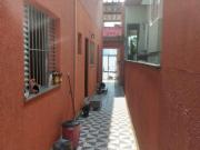 Sobrado arejado, próximo de ponto de ônibus, divisa...