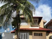 Sobrado com 03 Dormitórios no Via Castelli Zona 04