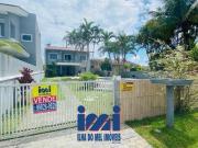 Sobrado com 03 quartos e piscina no atami